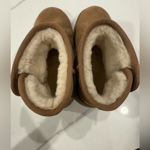 Like New! UGG Jona Classic Chesnut Short Boots-Sz 4 - Picture 12 of 12